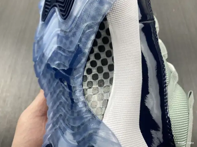 Cheap Husky Retro 528895-007 Low Jordan 11 Air Georgetown 0510